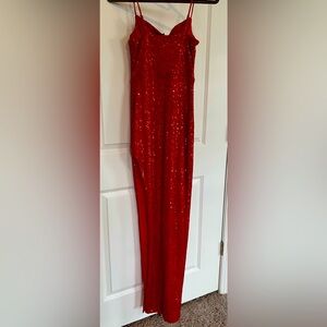 NWT Windsor Red Sequin Gown. Size M